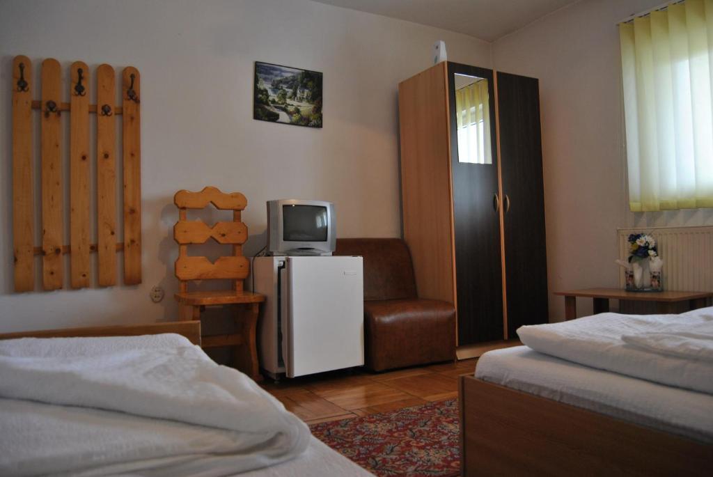 Cabana Popasul Haiducilor Petroşani Buitenkant foto