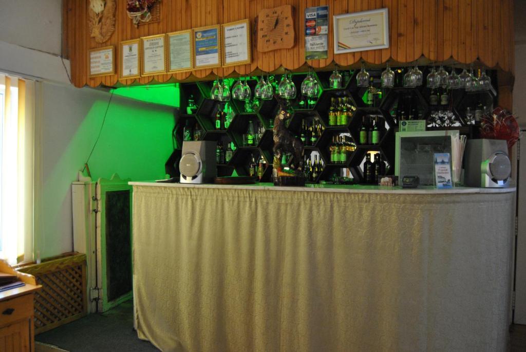 Cabana Popasul Haiducilor Petroşani Buitenkant foto